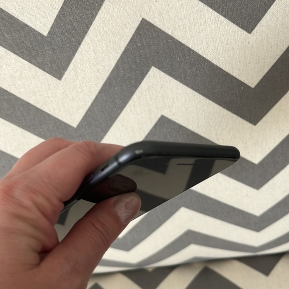 Apple iPhone 8 Plus - Picture 4 of 6